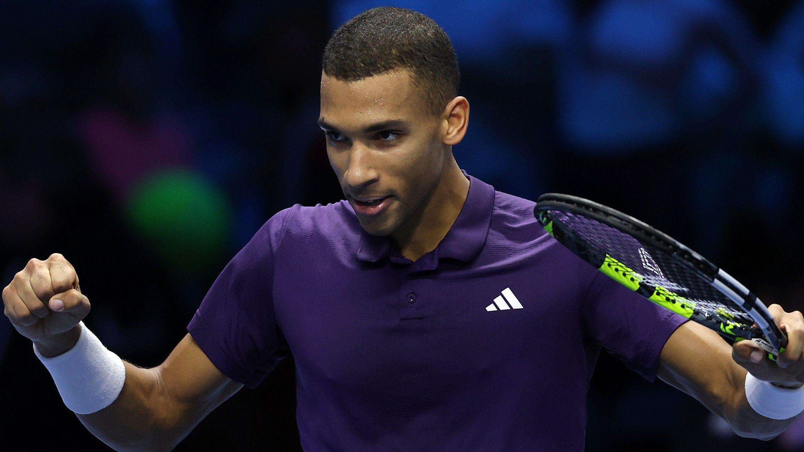 پیروزی فلیکس اوژه-آلیاسیم پس از یک شروع عجیب برابر بن شلتون در فینال‌های ATP